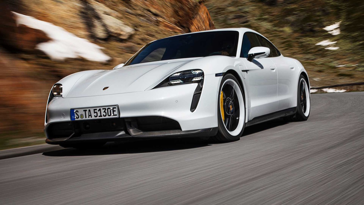 Фотография к новости Porsche Taycan готов стать самой важной моделью в новой истории бренда