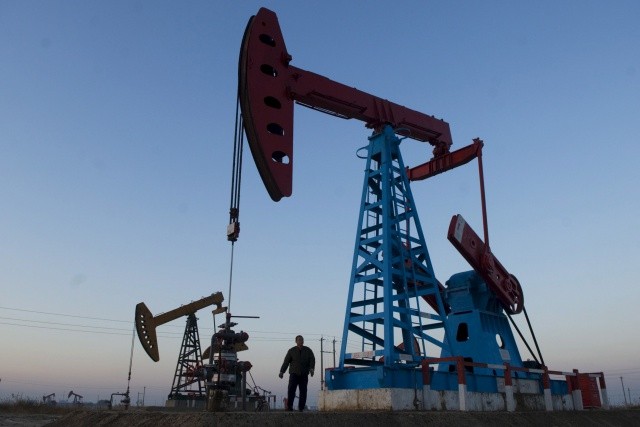 Фотография к новости Аналитики в замешательстве: сверхнизкие цены на нефть не грозят рынку