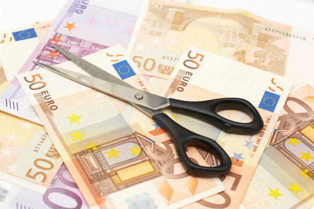 Фотография к новости Девальвация евро, выгодна ли она?